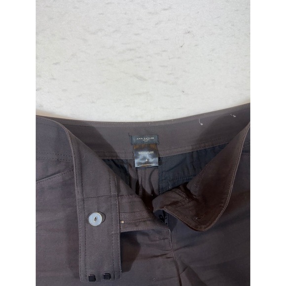 Ann Taylor Signature Women's Brown Dress Shorts Size 4 Flat Front Casual - Picture 3 of 3